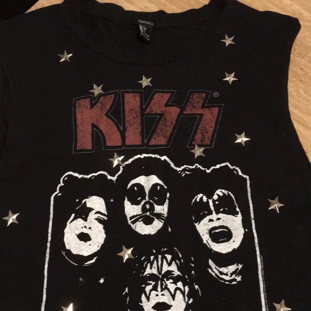 FOREVER 21 KISS Crop top T shirt
